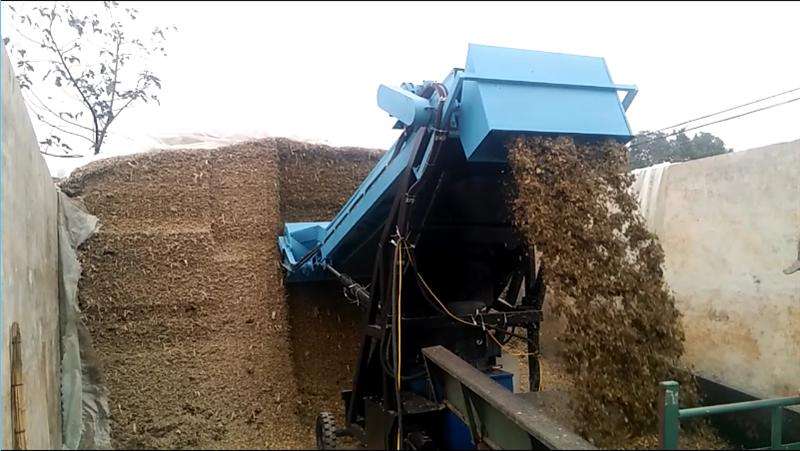 车载式青贮取料机