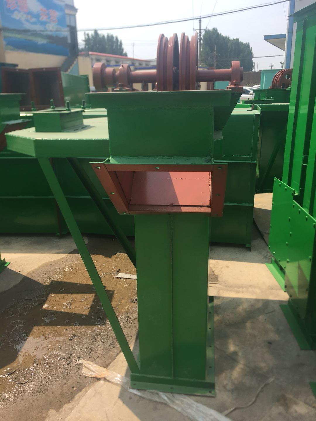 斗式提升机现场图 斗式提升机现场图