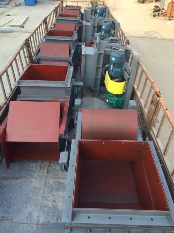 多台往复式给煤机发货装车 多台往复式给煤机发货装车