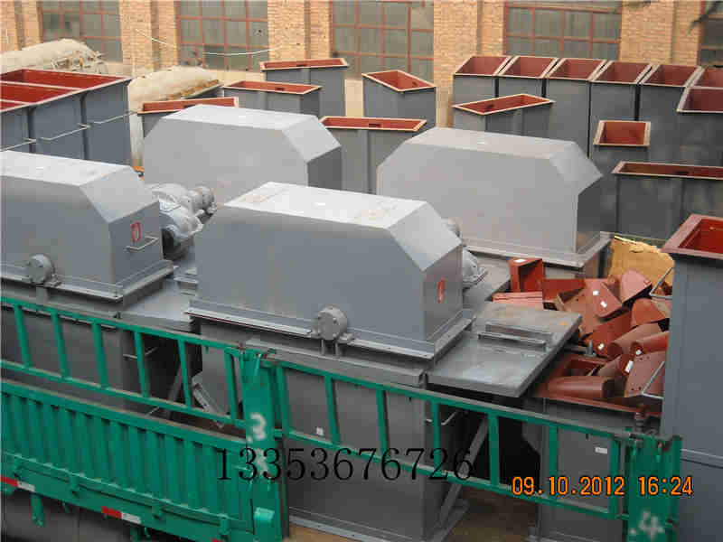 4台斗式提升机机头装车 4台斗式提升机机头装车