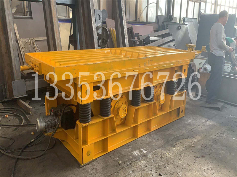 振动台面上固定模具的混凝土预制件振动平台1 振动台面上固定模具的混凝土预制件振动平台1