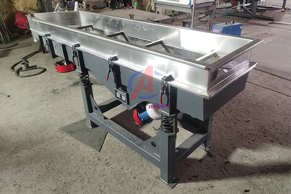 土豆使用直线筛进行分级